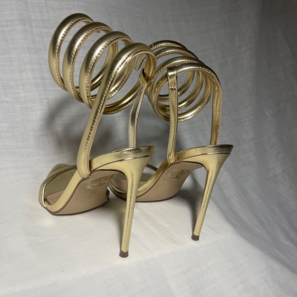 Steve Madden Women's Bali Heeled Sandal, Gold. Wrap around ankle strap. Size 6 - Picture 4 of 8
